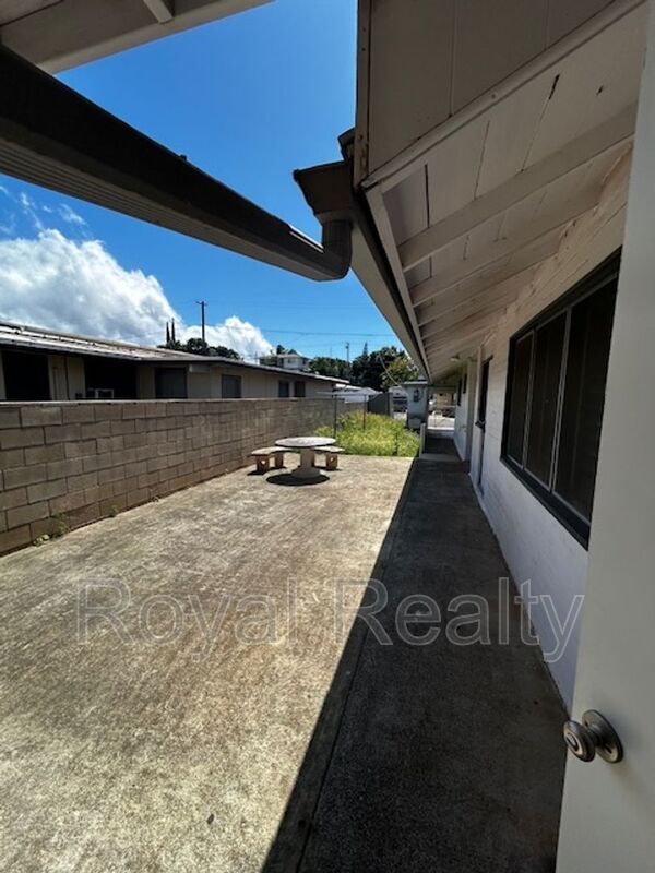 Building Photo - 1380 Uila St