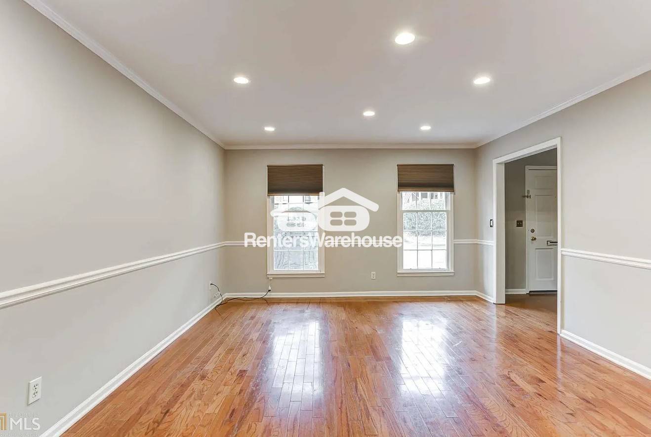 Building Photo - 6520 Roswell Rd