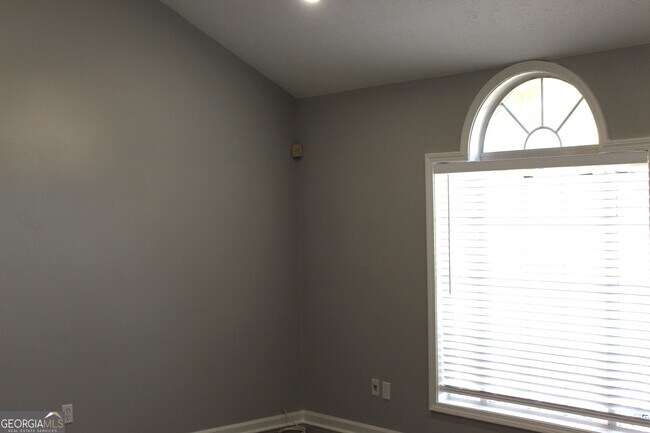 Building Photo - 2640 Field Spring Dr