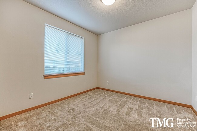 Building Photo - 3251 Lewis Ln