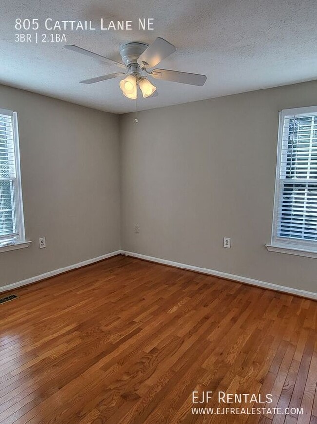 Building Photo - 805 Cattail Ln NE