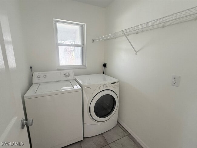 Building Photo - 4150 Tarpon Ave
