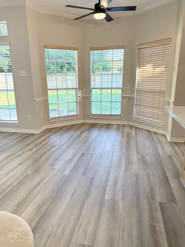 Building Photo - 4226 Roaring Rapids Dr