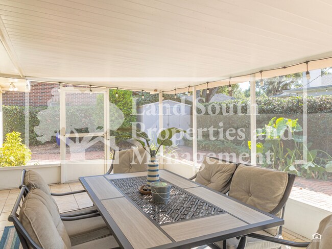 Building Photo - 327 Easton Dr