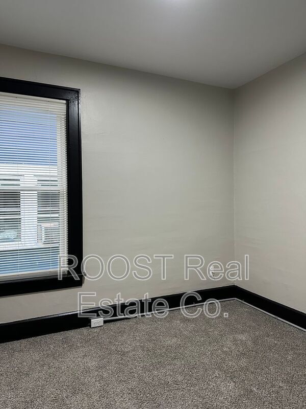 Building Photo - 98-100 N Hague Ave