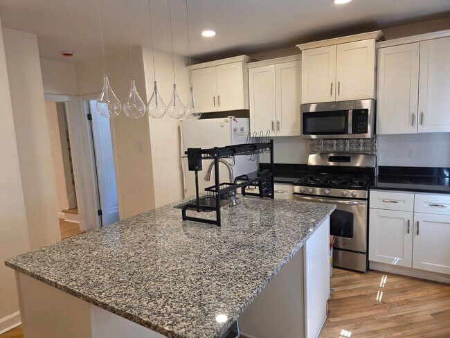 Building Photo - 7264 Northmoor Dr