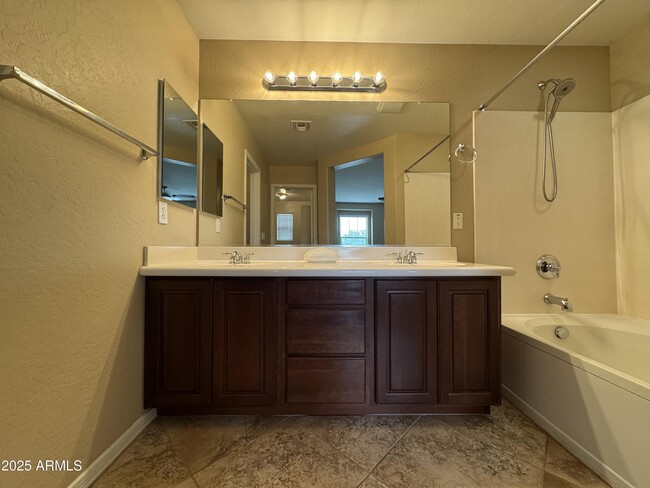 Building Photo - 4413 E Los Altos Dr