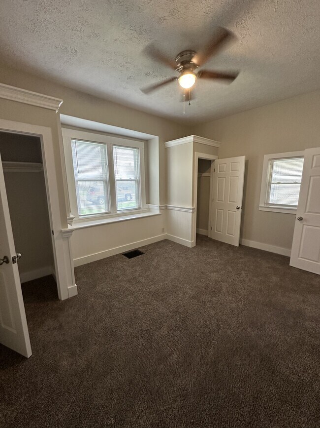 Building Photo - 2903 S Elm St