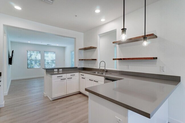 Building Photo - 5550 N 16th St