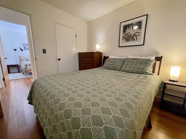 Guest Room - Queen - 13752 Woodgate Pl