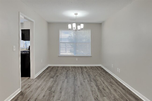 Building Photo - 3911 Spring River Dr