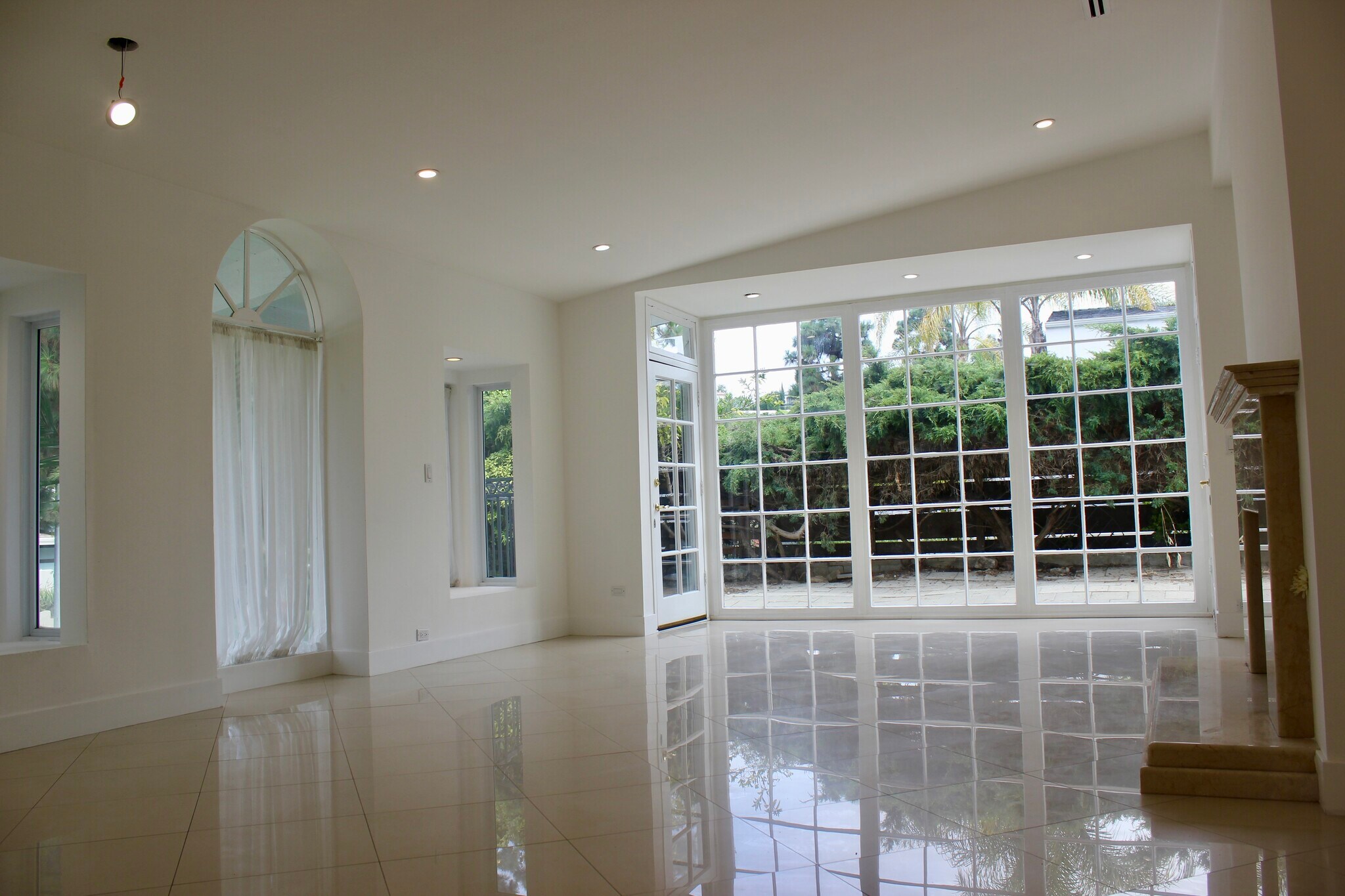 Building Photo - 1265 Bienveneda Ave