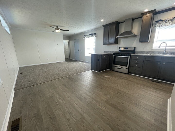 Building Photo - 15386 Danseur Dr