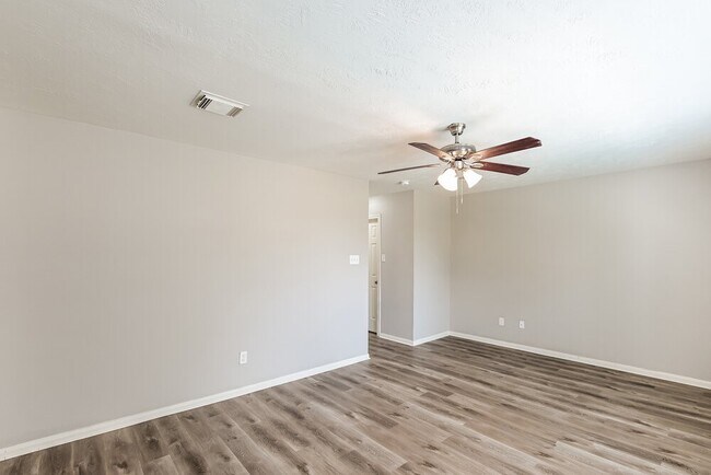 Building Photo - 5370 Kyla Cir