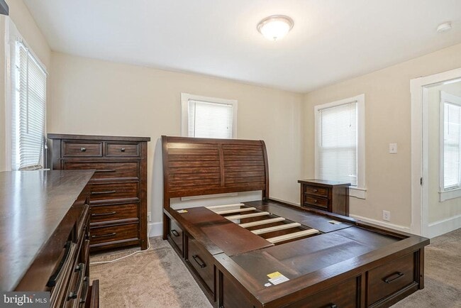 Building Photo - 20 Dickinson St