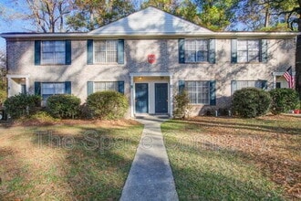 Building Photo - 300 Crestview Dr
