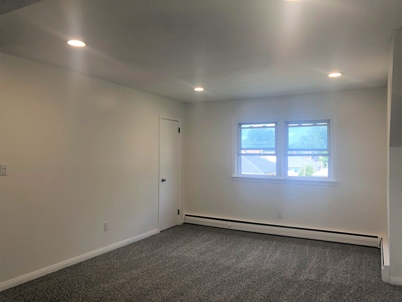 Building Photo - 67 Bertolotto Ave