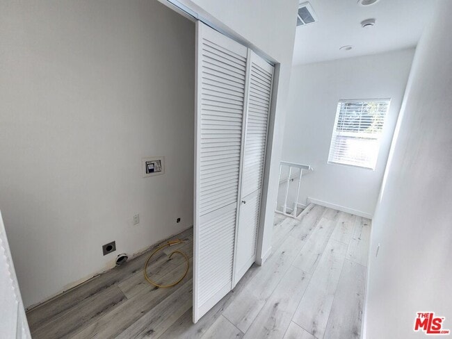 Building Photo - 11618 Balboa Blvd