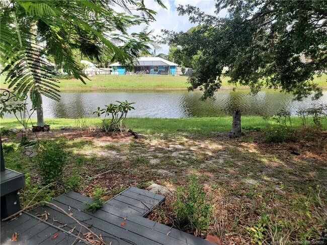 Building Photo - 2509 SE Lyman Cir