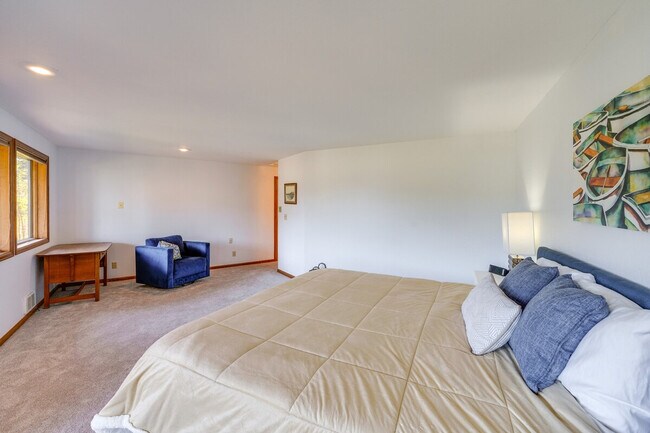 Building Photo - 902 Paiute Pl