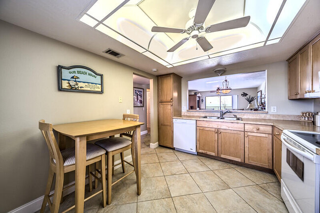 Building Photo - 1465 Jimmy Buffett Mem Hwy