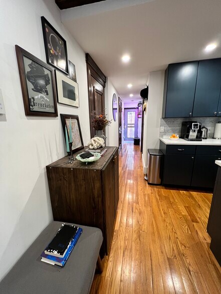 Building Photo - 238 Saint James Pl