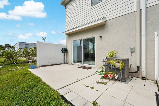 Building Photo - Beautifull Furnished Townhome - Nokomis - 2 Bedroom 2.5 bath plus office -1 Car Garage