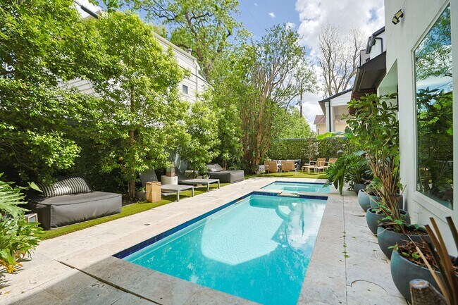 Building Photo - 2518 Southgate Blvd