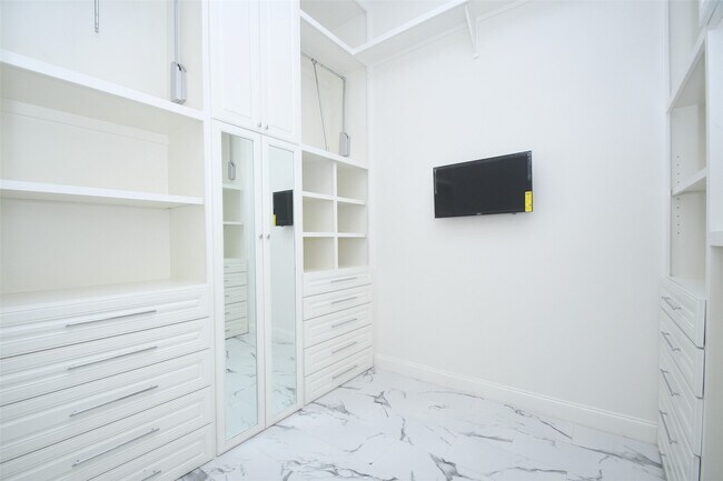 Building Photo - 422 Mignon Ln