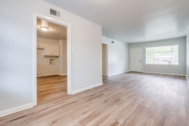 Building Photo - 10637 Dunaway Dr