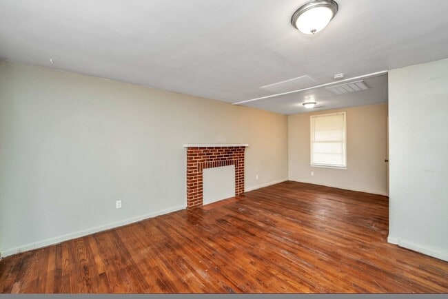 Building Photo - Don’t Miss This Beautifully Renovated Home...