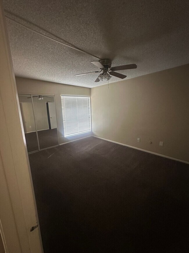 Building Photo - 6012 Almendra Ave