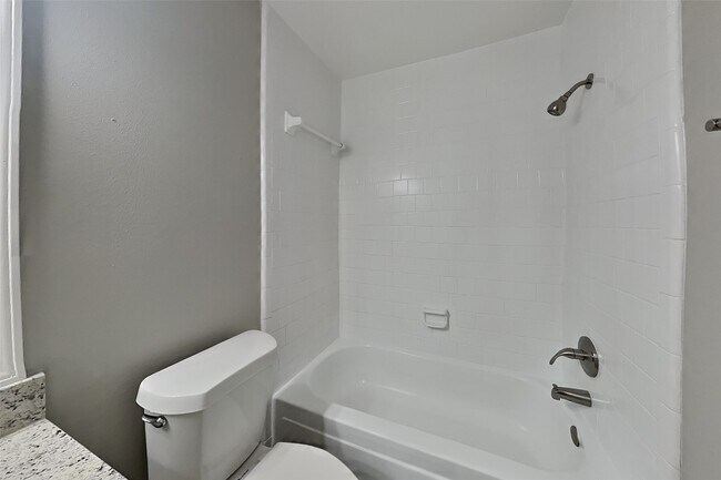 Building Photo - 719 Fernglade Dr