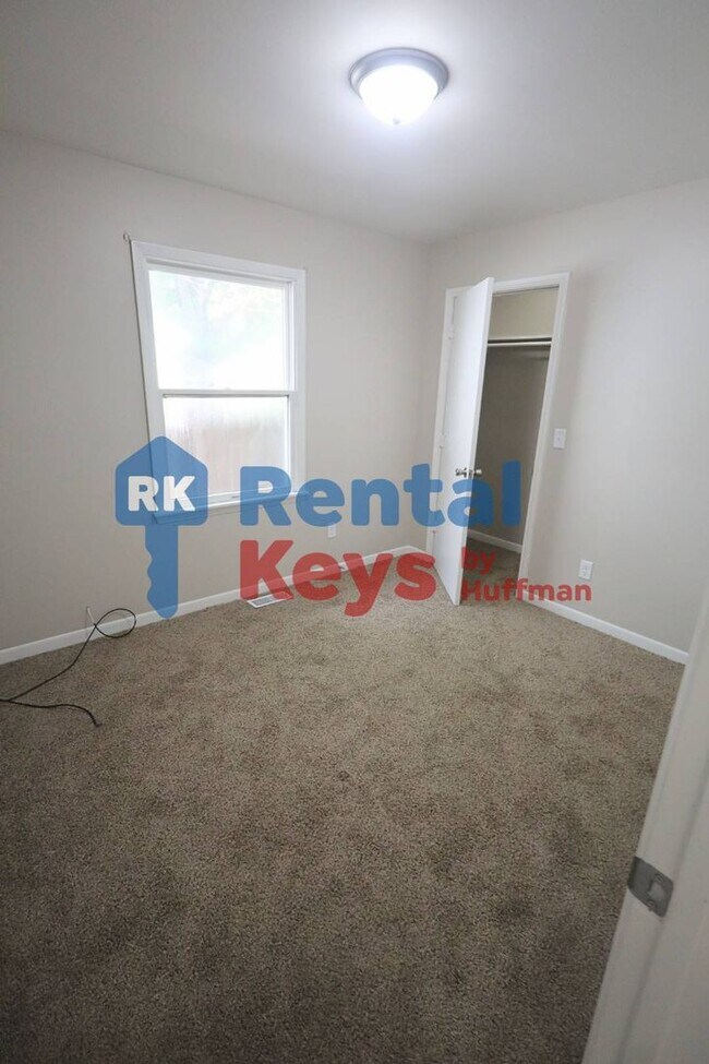 Building Photo - 2122 Ravenswood Dr