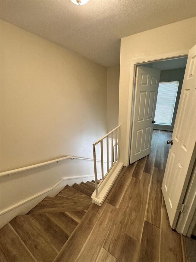 Building Photo - 3822 Southway Dr