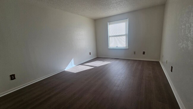 Building Photo - Condo in Thornton