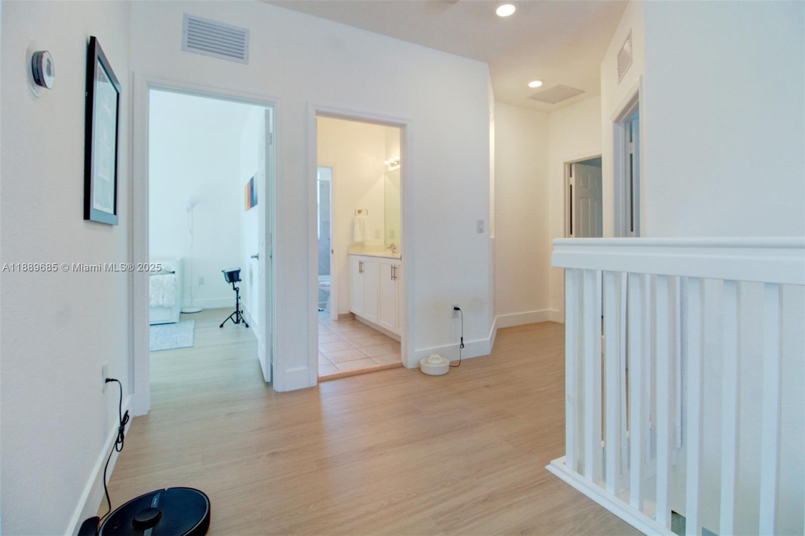 Building Photo - 21016 NE 2nd Ct