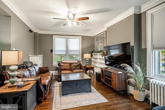 Building Photo - 300 N Penn St