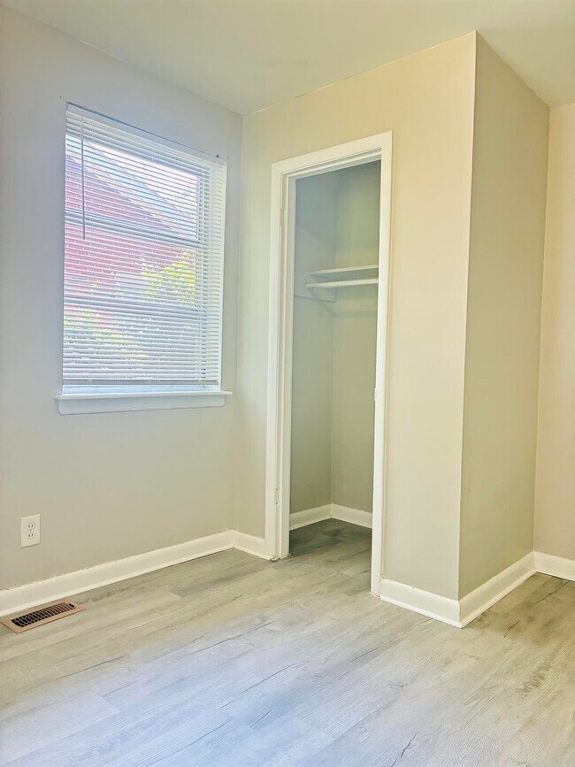 Building Photo - 1733 Finchley Dr