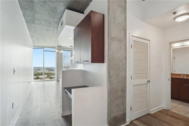 Building Photo - 3324 Peachtree Rd NE