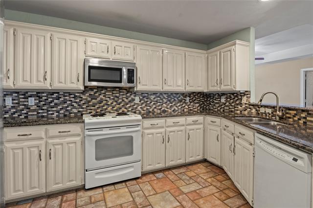 Building Photo - 3715 Dahlia Dr
