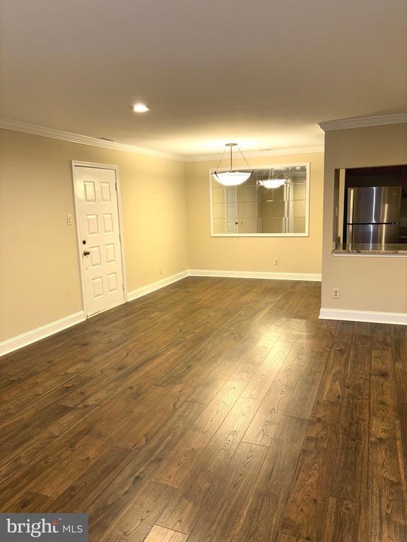 Building Photo - 1833 The Woods II