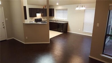 Building Photo - 515 Valley Spring Dr