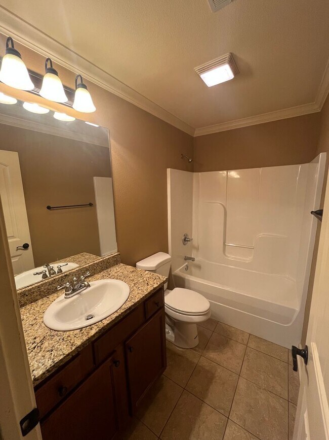 Building Photo - West Little Rock Rental!