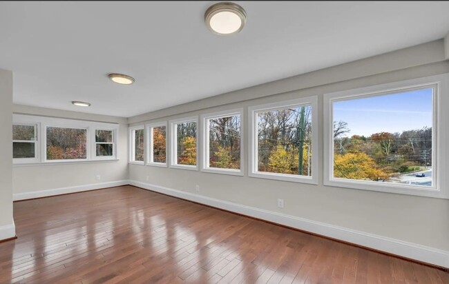 Building Photo - Arlington