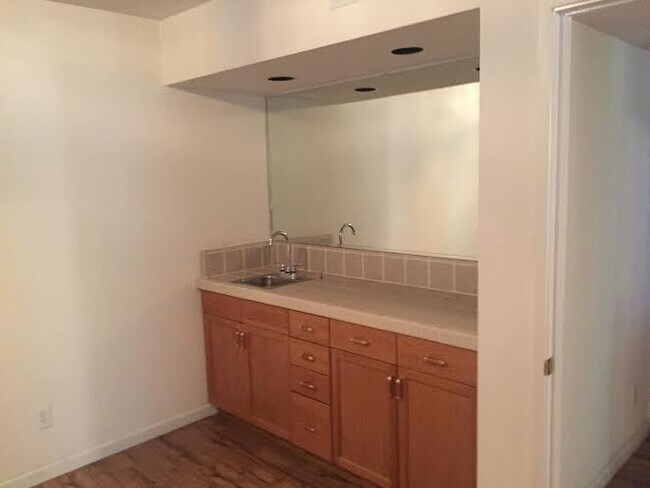 Building Photo - 3 br, 2 bath House - 2890 Huntington Blvd ...