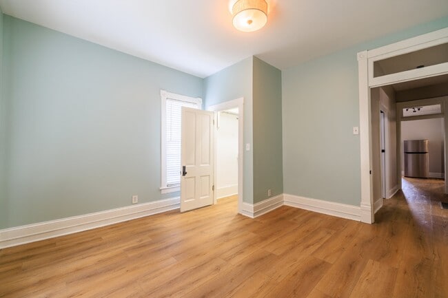 Building Photo - NOW AVAILABLE!!!  Charming, Renovated 2 Bed, 1 Bath East Nashville Home, Minutes to Five Points &...