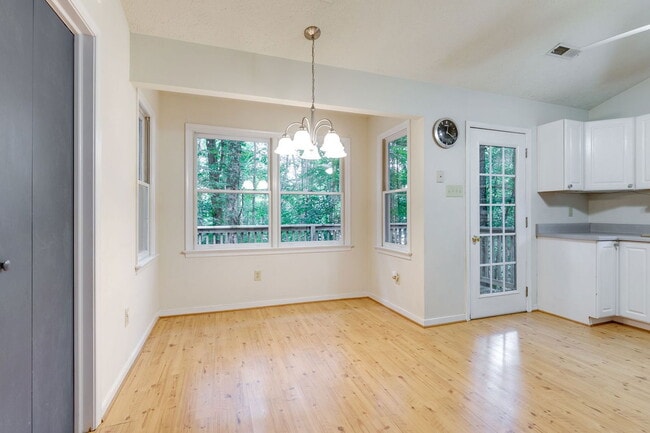 Building Photo - 2290 Greenfield Dr