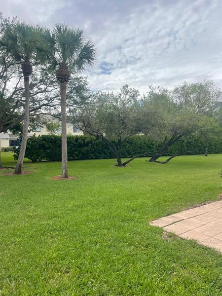 Building Photo - 8021 Sanibel Dr