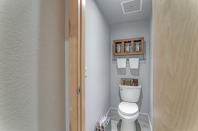 Building Photo - Fully Furnished Penthouse in Citywalk Downtown.  Short term okay